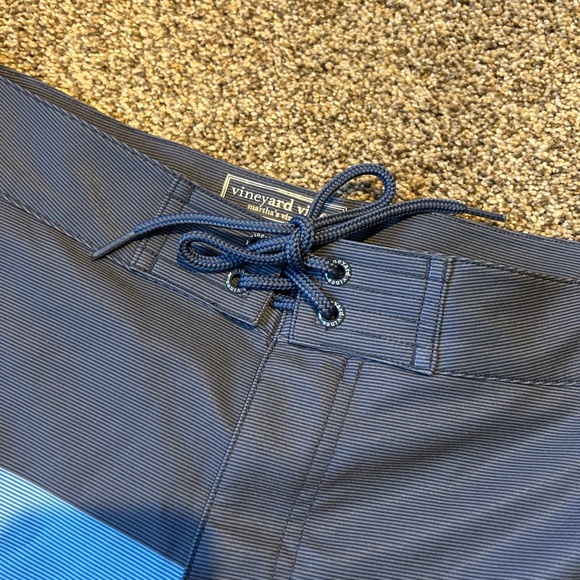 Vineyard Vines Swim Trunks Size 34 - Picture 7 of 9